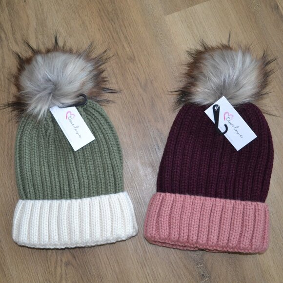 NEW Set of 2 Women's True Love Knit Beanie Pom Pom Ski Hats Caps - Picture 1 of 4